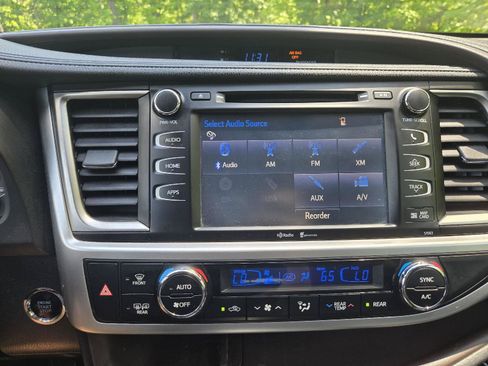 Used 2015 Toyota Highlander XLE AWD/4WD image 19