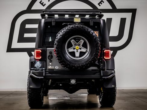 Used 2014 Jeep Wrangler Unlimited Rubicon w/ Max Tow Package AWD/4WD image 11