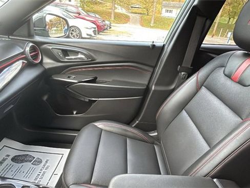 Certified 2024 Chevrolet Trax RS w/ Sunroof Package image 16