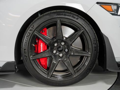 Used 2020 Ford Mustang Shelby GT500 w/ Carbon Fiber Track Pack image 28