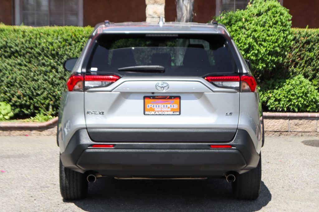 Used 2021 Toyota RAV4 LE FWD image 7