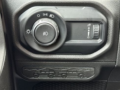 Used 2025 Jeep Wrangler Unlimited Sport AWD/4WD image 28