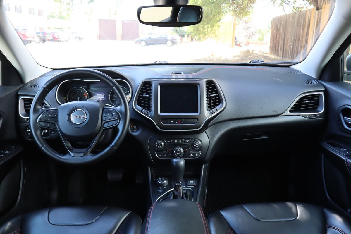 Used 2019 Jeep Cherokee Trailhawk w/ Comfort/Convenience Group AWD/4WD image 16