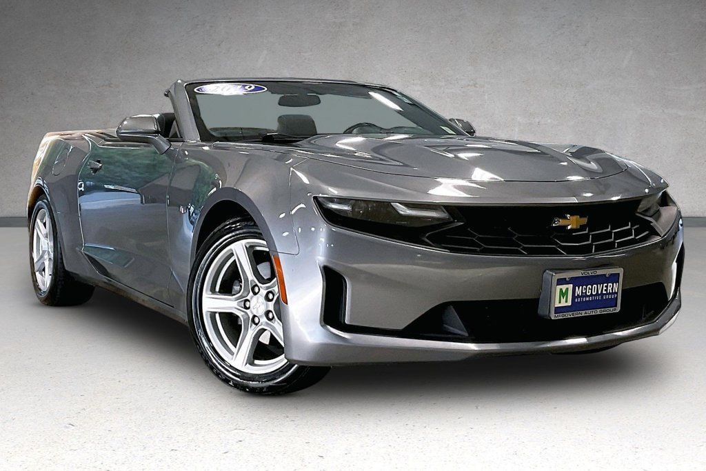 Used 2019 Chevrolet Camaro LT RWD image 3