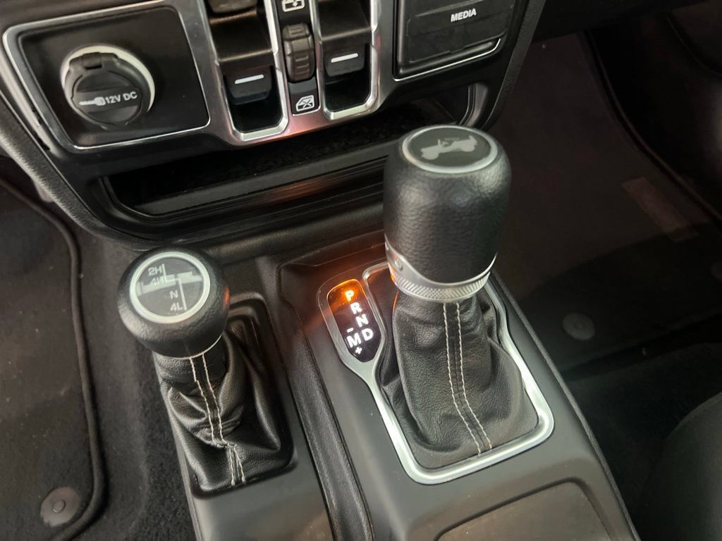 Used 2020 Jeep Wrangler Unlimited Sahara AWD/4WD image 14