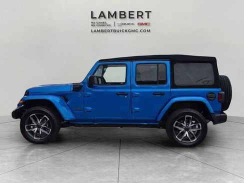 Used 2024 Jeep Wrangler Unlimited w/ Convenience Group AWD/4WD image 2