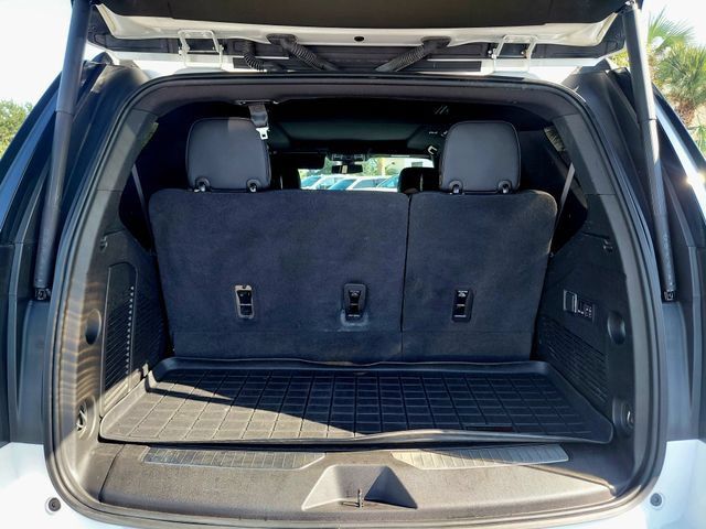 Used 2022 Chevrolet Tahoe Z71 w/ Z71 Off-Road Package AWD/4WD image 12