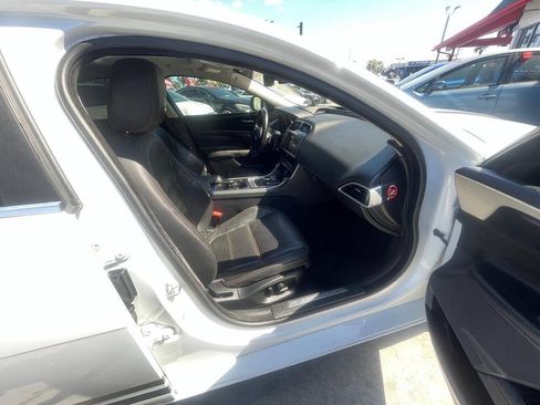 Used 2017 Jaguar XE Prestige RWD image 14