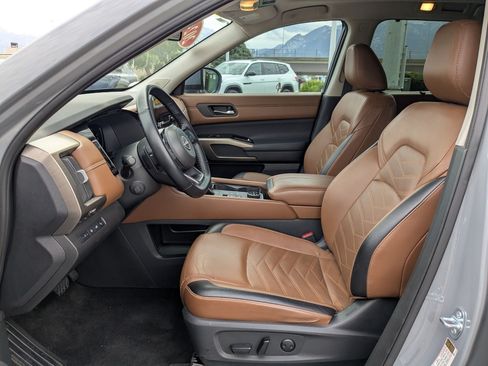 Used 2024 Nissan Pathfinder Platinum w/ Cargo Package AWD/4WD image 25