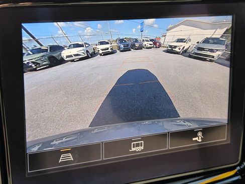 Used 2023 Chevrolet Traverse LT image 18