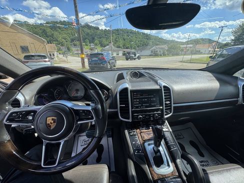 Used 2016 Porsche Cayenne S AWD/4WD image 9