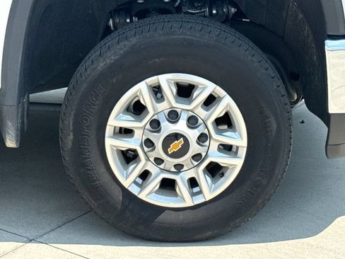 Used 2025 Chevrolet Silverado 2500 LT w/ Convenience Package AWD/4WD image 11