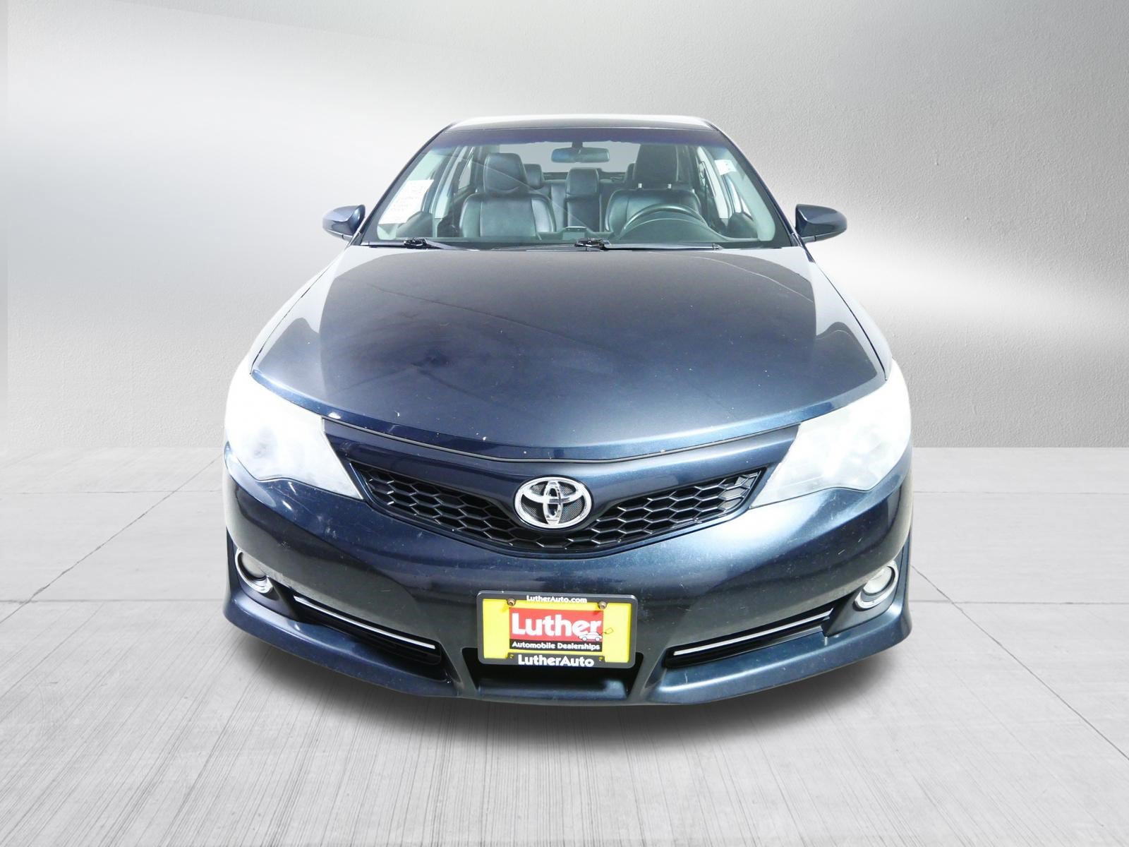 Used 2014 Toyota Camry SE FWD image 2