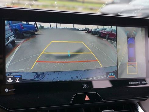 Used 2021 Toyota Venza Limited image 17