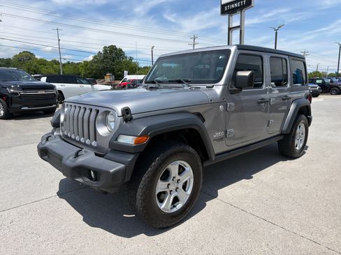 Used 2018 Jeep Wrangler Unlimited Sport S AWD/4WD image 1