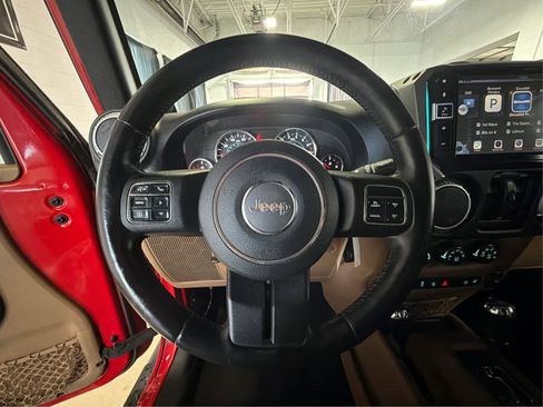 Used 2012 Jeep Wrangler Unlimited Rubicon w/ Dual Top Group AWD/4WD image 19