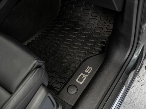 Used 2024 Audi Q5 2.0T Premium w/ Summer of Audi Package AWD/4WD image 32