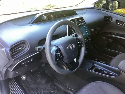Used 2020 Toyota Prius LE AWD/4WD image 11