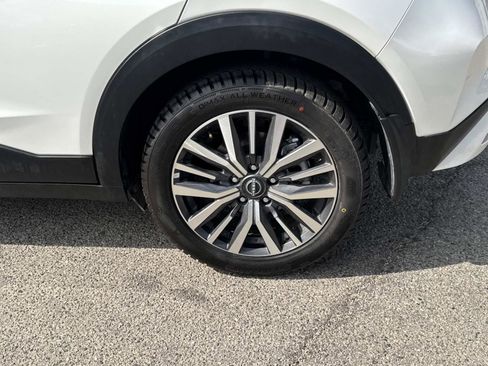 Used 2023 Nissan Kicks SV image 7