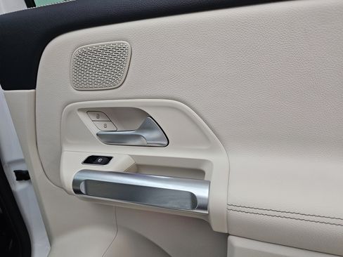 Certified 2025 Mercedes-Benz GLB 250 4MATIC image 30