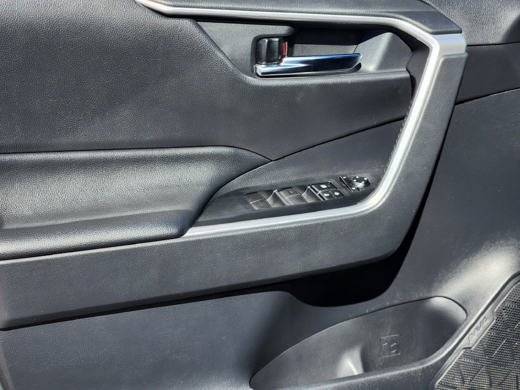 Used 2019 Toyota RAV4 XLE AWD/4WD image 14