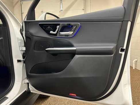 Used 2025 Mercedes-Benz GLC 350e 4MATIC image 16