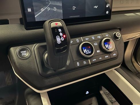 Used 2025 Land Rover Defender 110 S image 37