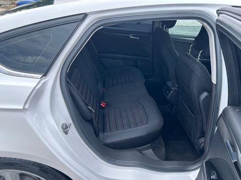 Used 2013 Ford Fusion SE FWD image 11