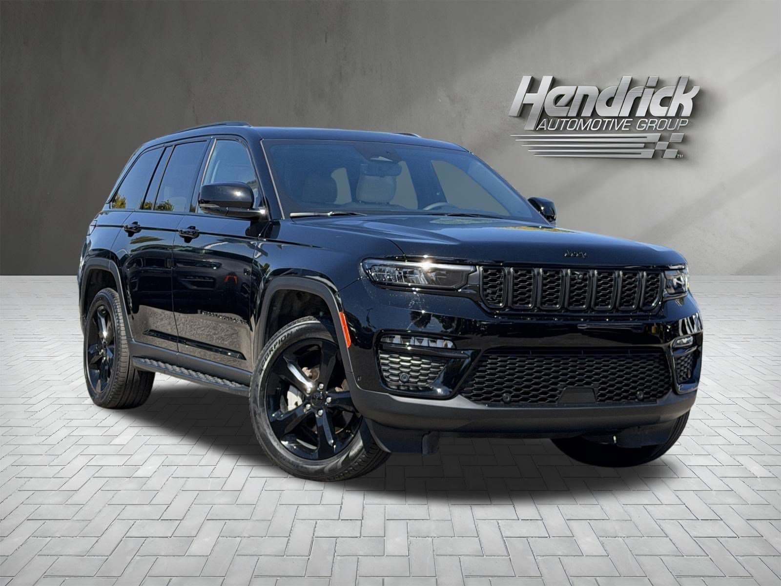 Used 2025 Jeep Grand Cherokee Limited w/ Luxury Tech Group II AWD/4WD image 2