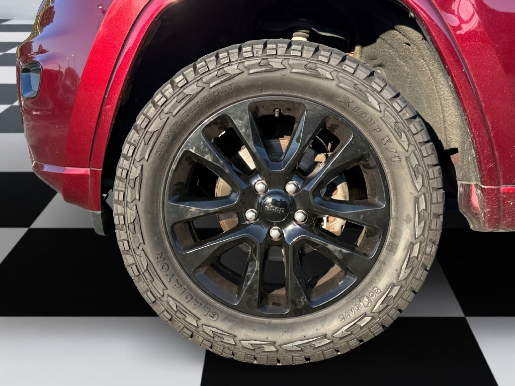 Used 2018 Jeep Grand Cherokee Altitude AWD/4WD image 14