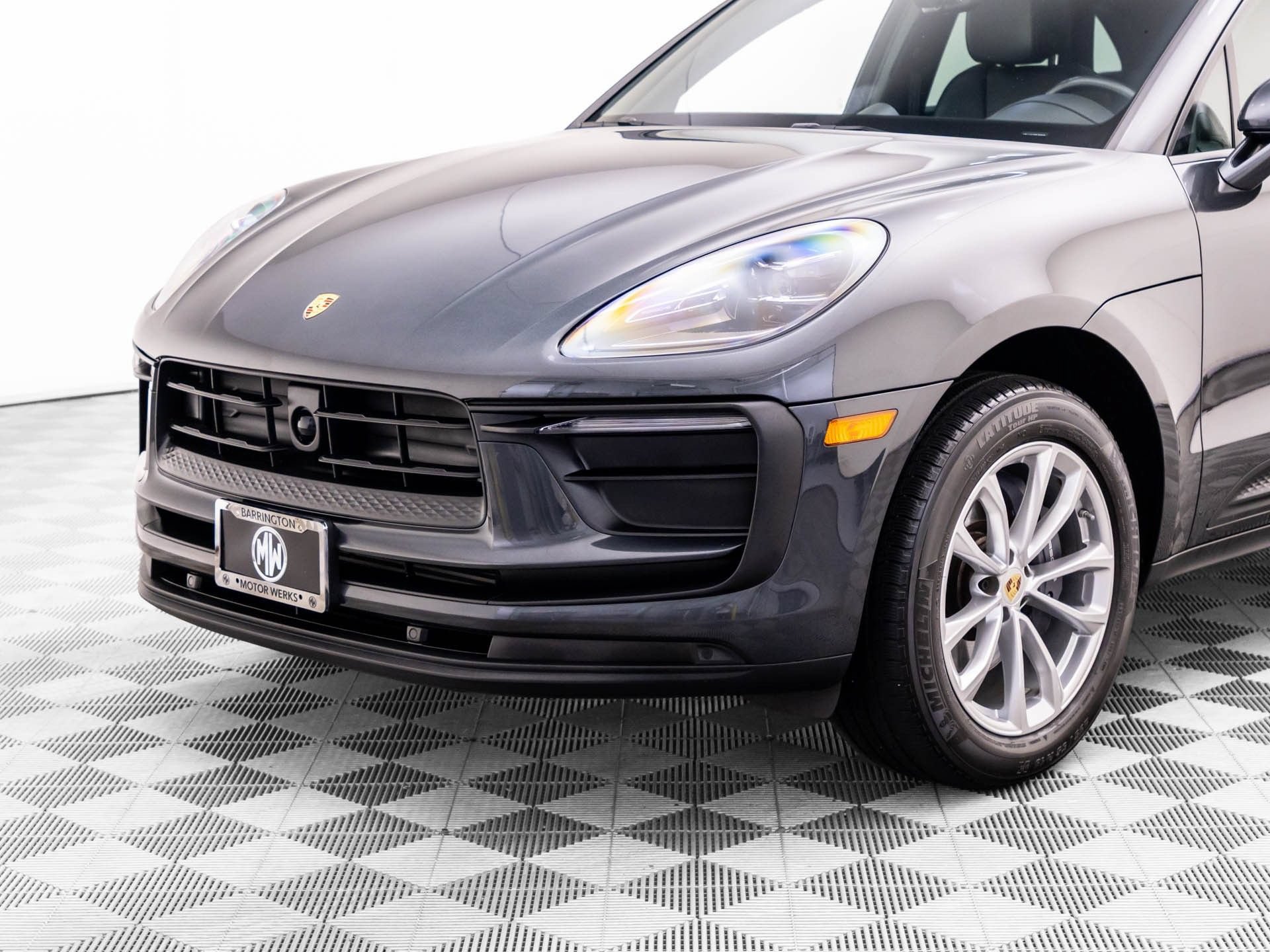 Used 2024 Porsche Macan AWD/4WD image 36