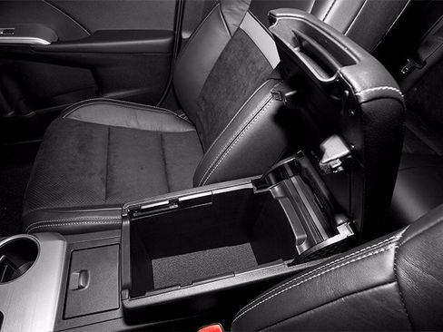 Used 2013 Toyota Camry SE FWD image 17