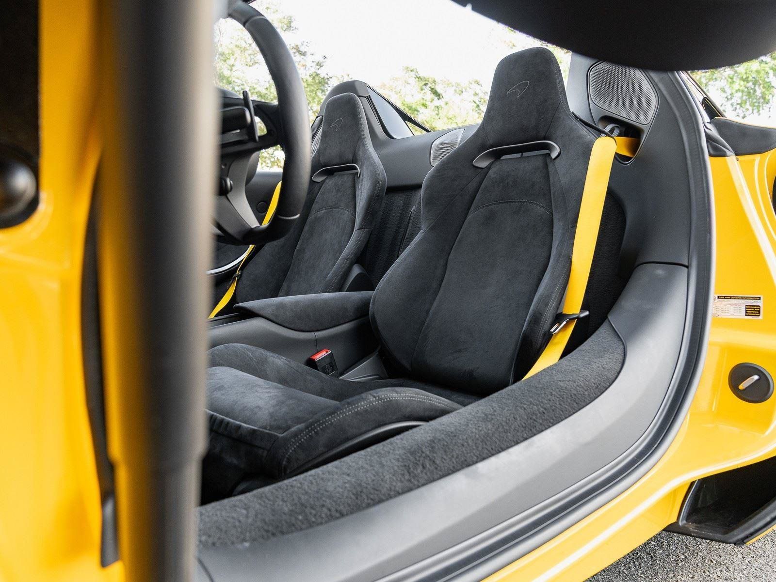 Used 2025 McLaren Artura Spider RWD image 8