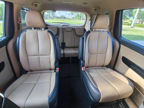 Used 2018 Kia Sedona SX FWD image 14