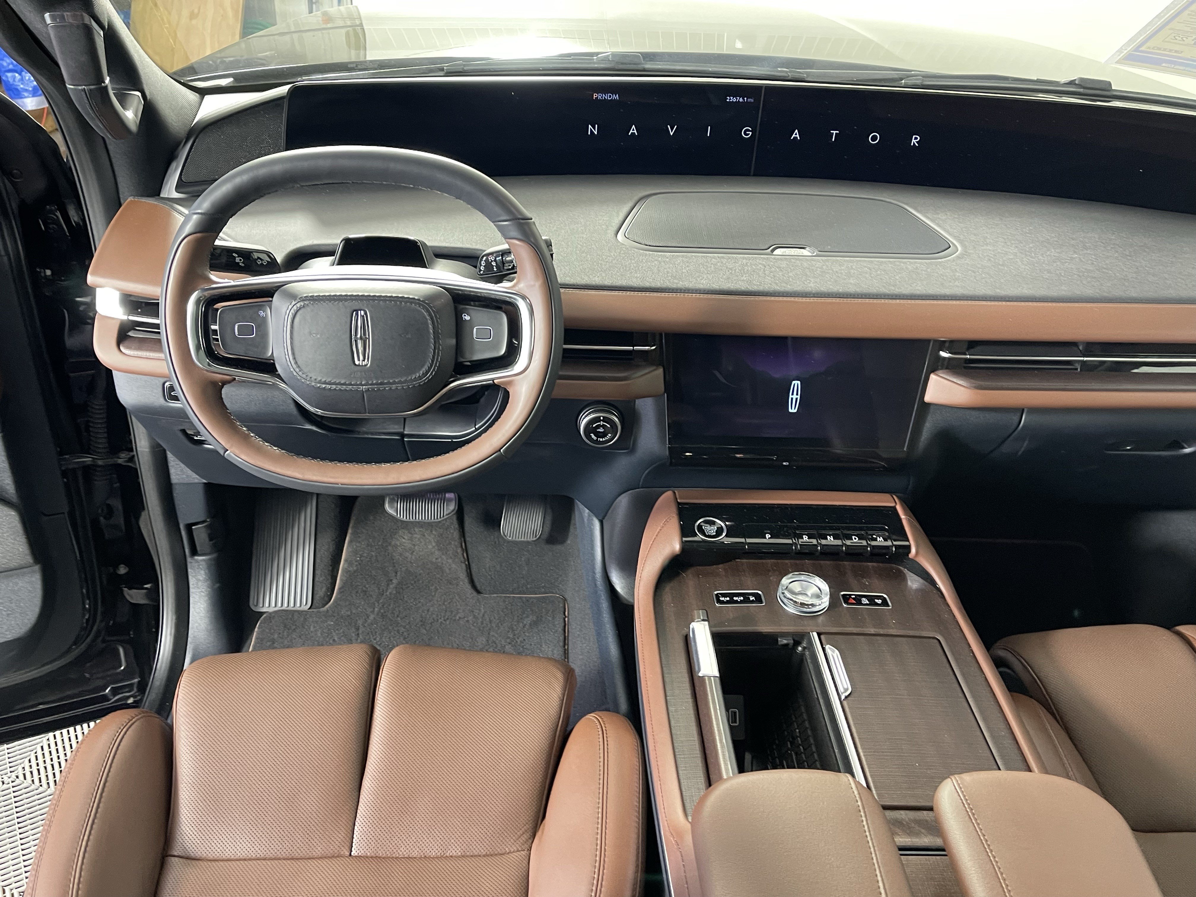 Used 2025 Lincoln Navigator Reserve AWD/4WD image 12