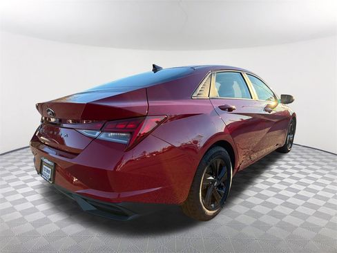 Used 2021 Hyundai Elantra SEL w/ Cargo Package image 5