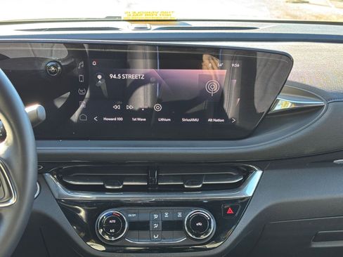 Used 2025 Buick Envista Sport Touring image 21