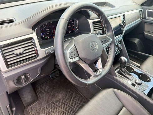 Used 2023 Volkswagen Atlas SE AWD/4WD image 4