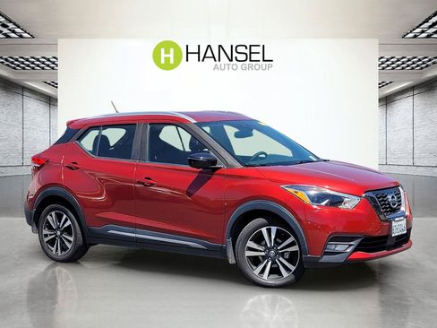 Used 2020 Nissan Kicks SR w/ SR Premium Package FWD image 1