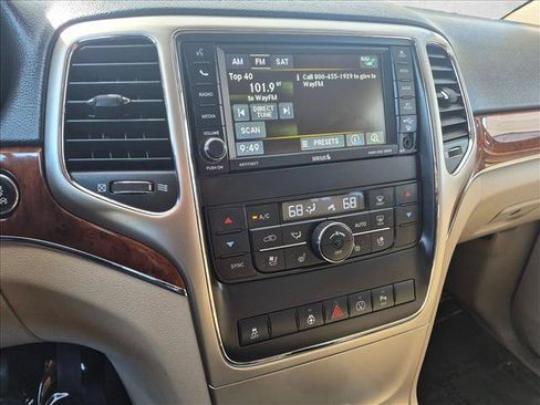 Used 2013 Jeep Grand Cherokee Limited w/ Luxury Group II AWD/4WD image 15