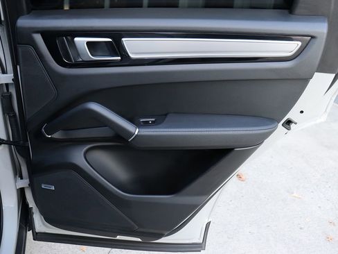 Used 2022 Porsche Cayenne Platinum Edition image 51