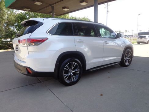 Used 2016 Toyota Highlander XLE AWD/4WD image 4