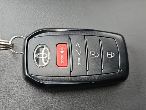 Used 2024 Toyota Corolla Cross XLE AWD/4WD image 36