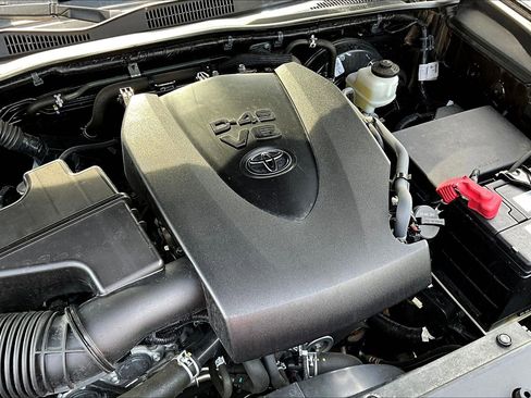 Used 2022 Toyota Tacoma TRD Sport w/ TRD Premium Sport Package image 31