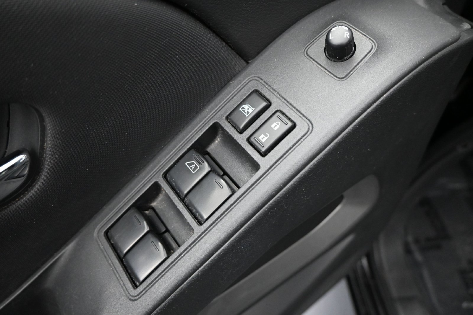 Used 2023 Nissan Frontier SV RWD image 6