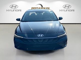 Used 2025 Hyundai Elantra SE FWD video 2
