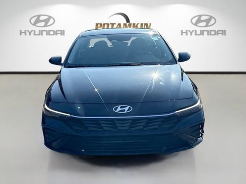 Used 2025 Hyundai Elantra SE FWD image 2