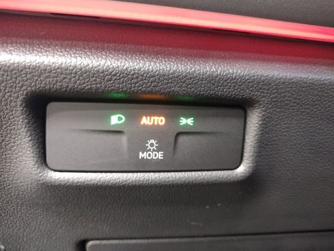 Used 2025 Volkswagen Tiguan SE FWD image 23