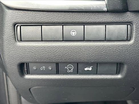 Used 2024 Nissan Rogue SV w/ SV Premium Package FWD image 18