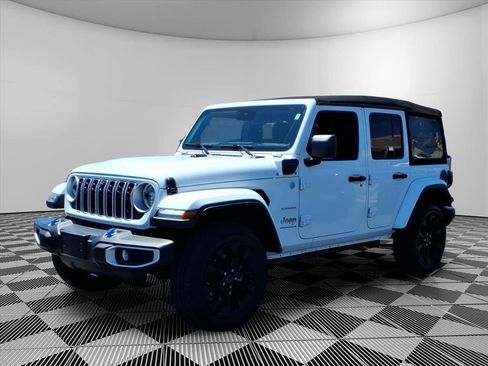 Used 2024 Jeep Wrangler Unlimited Sahara w/ Technology Group AWD/4WD image 3